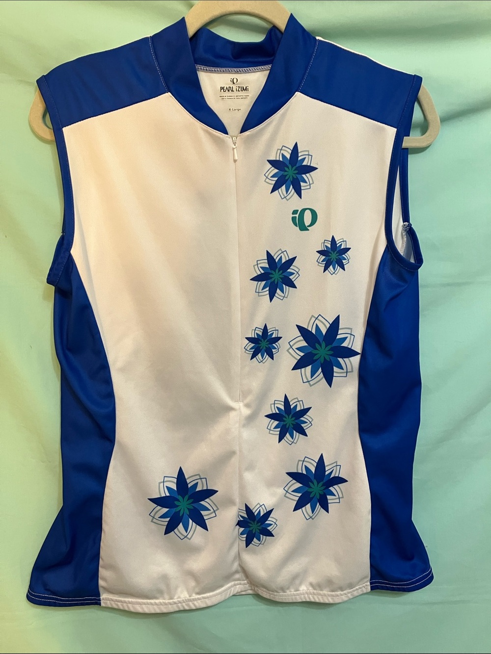 Pearl Izumi Women's White and Blue Floral Sleeveless Cycling Jersey